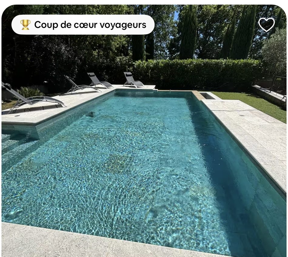 Piscine du grand studio à Sarrians